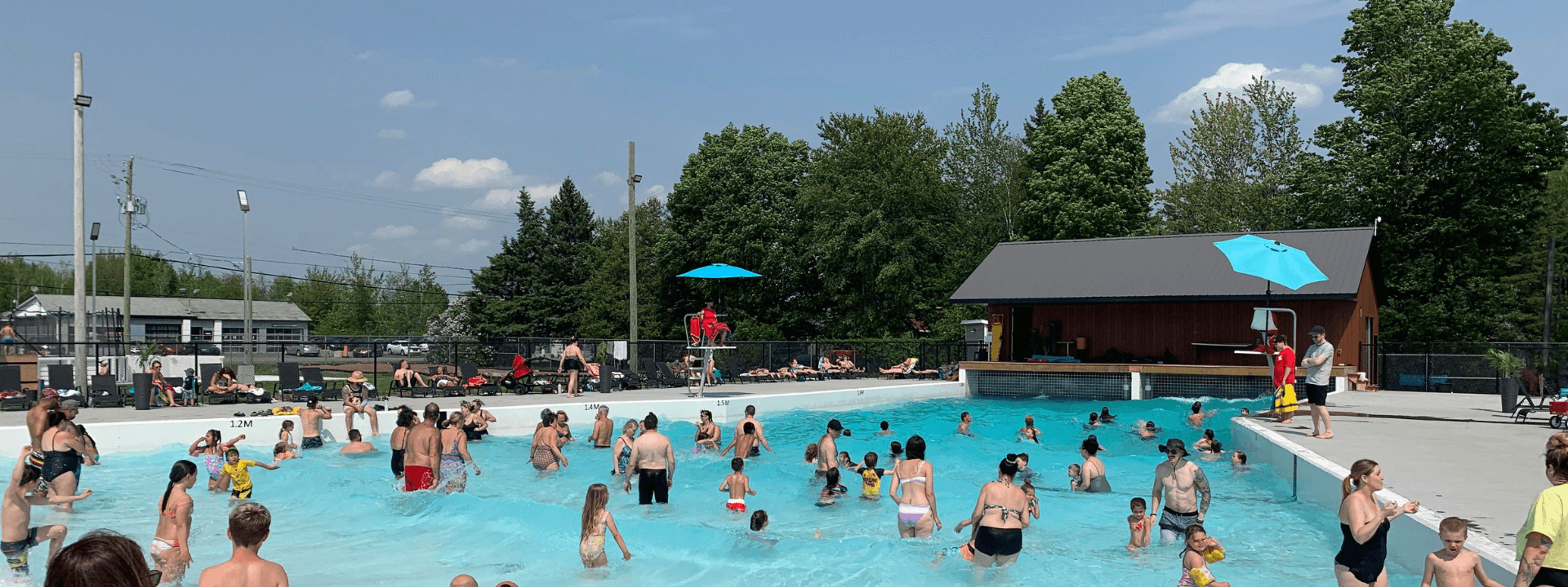 Piscine à vague incluse pour les voyageurs